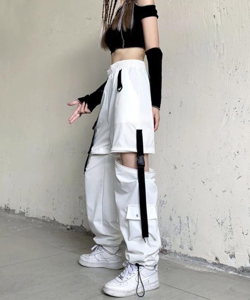 Nia(ニア)の「Nia(ニア)/カットアウト ワイドストリートパンツ(カーゴパンツ・レディース・ホワイト/ブラック・MEDIUM/LARGE/SMALL)」の8枚目の写真