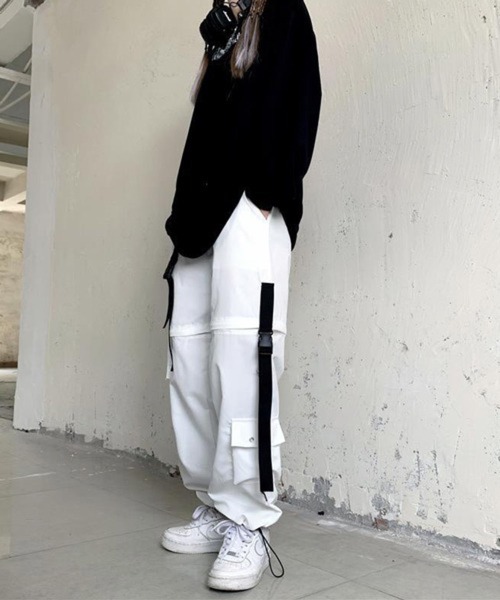 Nia(ニア)の「Nia(ニア)/カットアウト ワイドストリートパンツ(カーゴパンツ・レディース・ホワイト/ブラック・MEDIUM/LARGE/SMALL)」の10枚目の写真