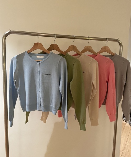 LYEON(リヨン)の「ロゴ刺繍ニットカーディガン(ニット/セーター・レディース・グレー/オフホワイト/ブルー・FREE)」の7枚目の写真