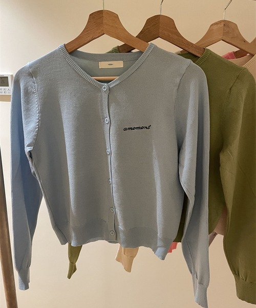 LYEON(リヨン)の「ロゴ刺繍ニットカーディガン(ニット/セーター・レディース・グレー/オフホワイト/ブルー・FREE)」の5枚目の写真