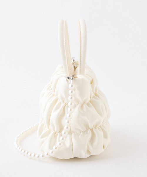 one after another NICE CLAUP（ワンアフターアナザーナイスクラップ）の「【moon light marine collection】パールショルダー付きシャーリングバッグ（ショルダーバッグ・レディース・シルバー/アイボリー・FREE）」の10枚目の写真