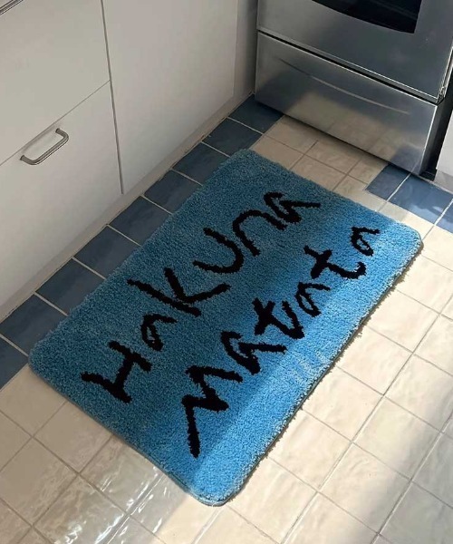 Made in I（メイドインアイ）の「HakunaMatata ラグ（ラグ/マット・レディース・ブルー/アイボリー/レッド・FREE）」の8枚目の写真