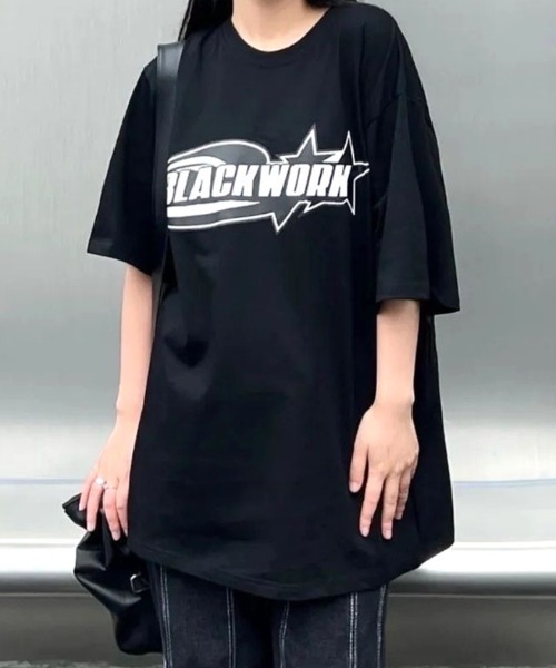 SHEENA(シーナ)の「グラフィックロゴプリントオーバーサイズTシャツ(Tシャツ/カットソー・レディース・ブルー/ブラック・M)」の11枚目の写真