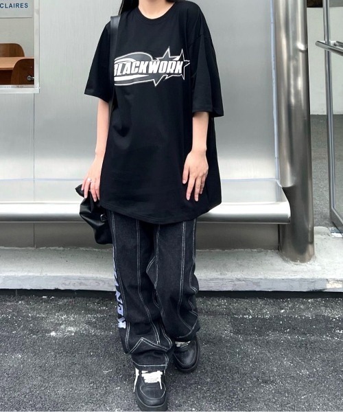 SHEENA(シーナ)の「グラフィックロゴプリントオーバーサイズTシャツ(Tシャツ/カットソー・レディース・ブルー/ブラック・M)」の13枚目の写真