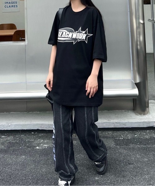 SHEENA(シーナ)の「グラフィックロゴプリントオーバーサイズTシャツ(Tシャツ/カットソー・レディース・ブルー/ブラック・M)」の15枚目の写真
