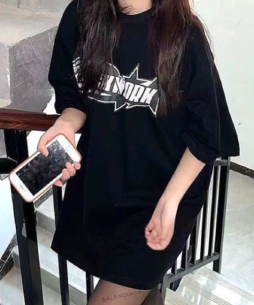 SHEENA(シーナ)の「グラフィックロゴプリントオーバーサイズTシャツ(Tシャツ/カットソー・レディース・ブルー/ブラック・M)」の21枚目の写真