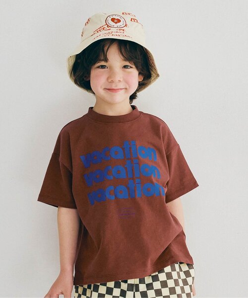 p.premier(ピードットプルミエ)の「We love VACATION2柄シンプルロゴ半袖Tシャツ(Tシャツ/カットソー・キッズ・ブラウン/グリーン/レッド/ベージュ/チャコール/イエロー/ブルー/アイボリー・80/90/100/110/120/130/140)」の1枚目の写真