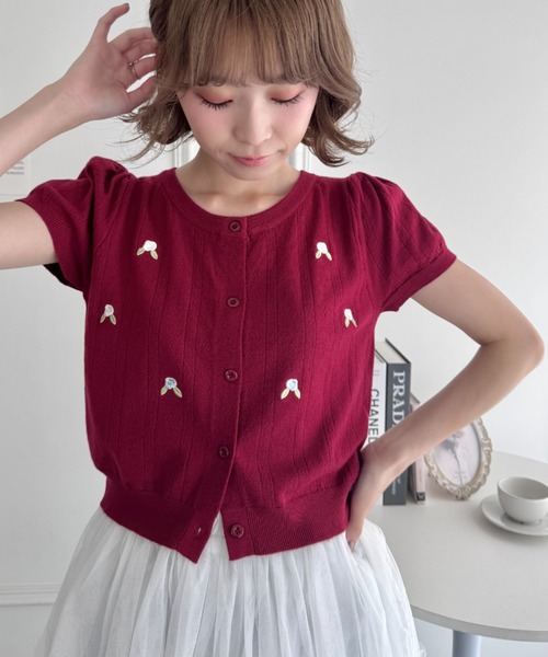 Loueme(ルエム)の「ローズ刺繍アイレットニットカーディガン(カーディガン/ボレロ・レディース・レッド/ピンク/ホワイト・FREE)」の3枚目の写真