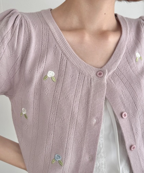 Loueme(ルエム)の「ローズ刺繍アイレットニットカーディガン(カーディガン/ボレロ・レディース・レッド/ピンク/ホワイト・FREE)」の15枚目の写真