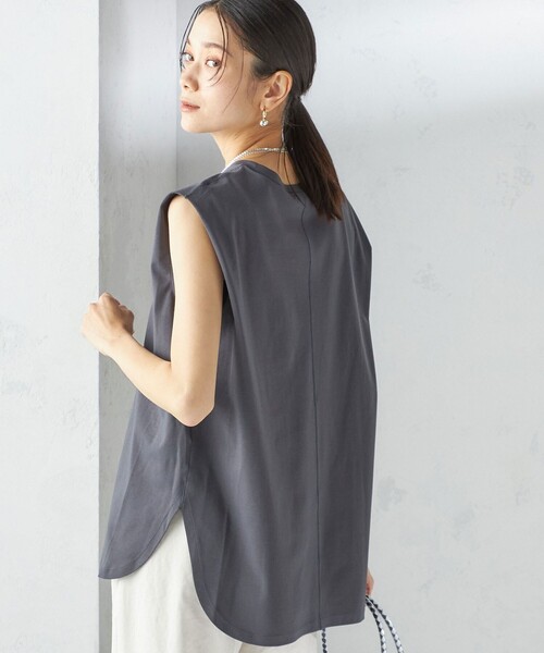 SHIPS(シップス)の「〈接触冷感〉ポンチ ノースリーブ プルオーバー(Tシャツ/カットソー・レディース・ブラック/ダークグレー/ホワイト/ブラウン・ONE SIZE)」の3枚目の写真