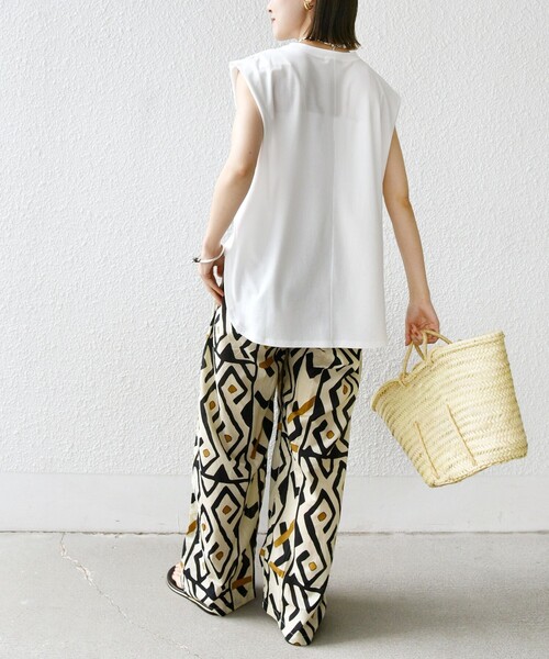 SHIPS(シップス)の「〈接触冷感〉ポンチ ノースリーブ プルオーバー(Tシャツ/カットソー・レディース・ブラック/ダークグレー/ホワイト/ブラウン・ONE SIZE)」の11枚目の写真