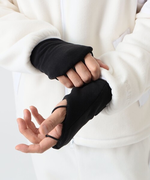 BEAMS GOLF（ビームスゴルフ）の「B.G.THREE / ALL-TIME フリース ハンド ウォーマー（手袋・メンズ・ブラック/ネイビー・ONE SIZE）」の3枚目の写真