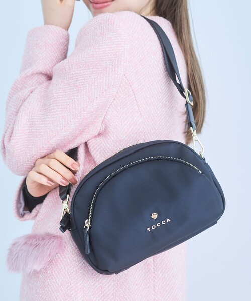 TOCCA(トッカ)の「LUNAE NYLON BAG ショルダーバッグ(ショルダーバッグ・レディース・ブラック系/ベージュ系/ネイビー系/レッド系/ライトグレー系・F)」の1枚目の写真