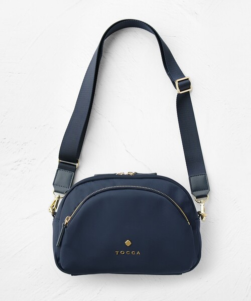TOCCA(トッカ)の「LUNAE NYLON BAG ショルダーバッグ(ショルダーバッグ・レディース・ブラック系/ベージュ系/ネイビー系/レッド系/ライトグレー系・F)」の4枚目の写真