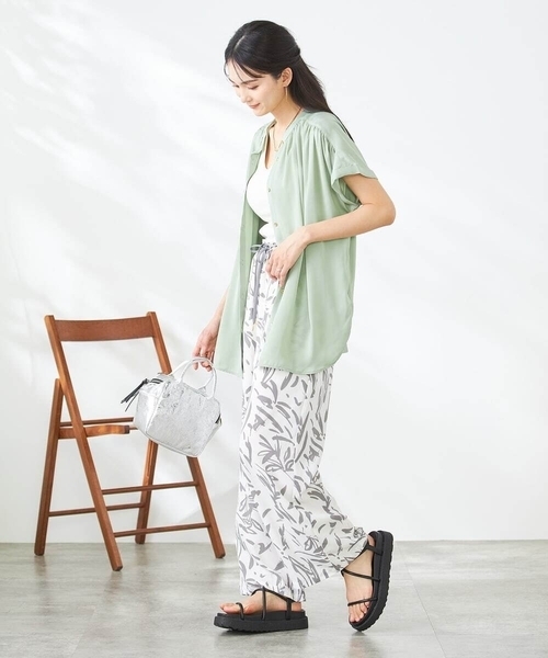 a.v.v（アーヴェヴェ）の「厚底ストラップサンダル（サンダル・レディース・ブラック/ゴールド・23.5/24.5）」の20枚目の写真