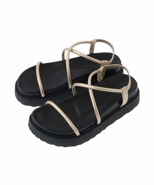 a.v.v（アーヴェヴェ）の「厚底ストラップサンダル（サンダル・レディース・ブラック/ゴールド・23.5/24.5）」の7枚目の写真