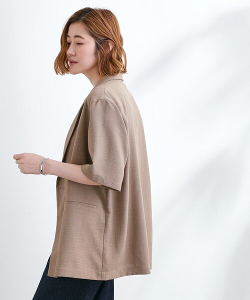 grove(グローブ)の「軽やかに羽織れて、きちんと見え ハーフスリーブテーラードジャケット(テーラードジャケット・レディース・ナチュラル/ベージュ/ネイビー・02/03)」の7枚目の写真