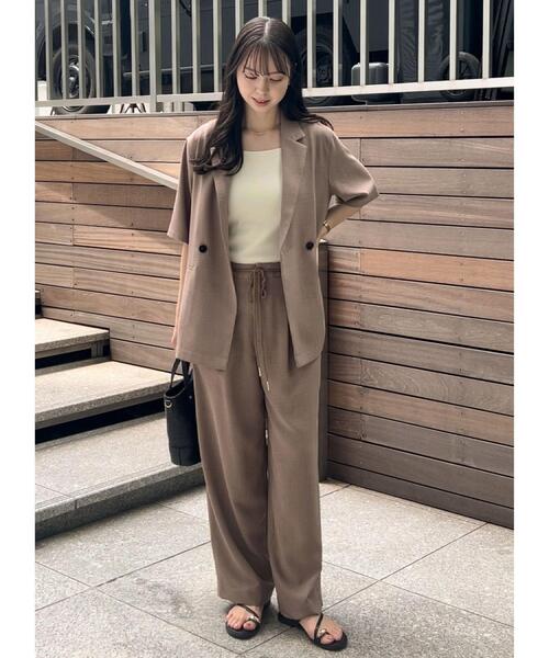 grove(グローブ)の「軽やかに羽織れて、きちんと見え ハーフスリーブテーラードジャケット(テーラードジャケット・レディース・ナチュラル/ベージュ/ネイビー・02/03)」の4枚目の写真