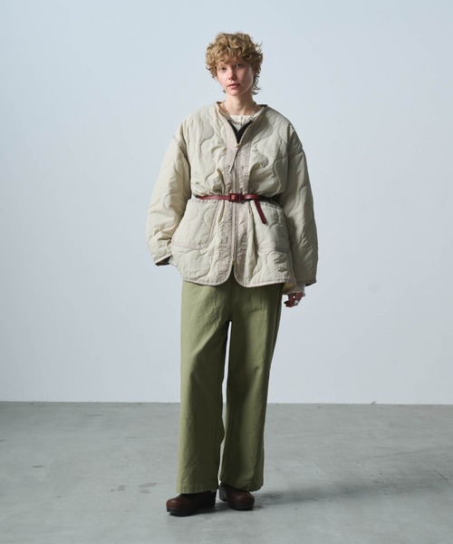 kha:ki（カーキ）の「「KHA:KI / カーキ」MIL QUILT ZIP UP JACKET（ミリタリージャケット・レディース・ブラック/グレイッシュベージュ/オリーブ・1）」の4枚目の写真