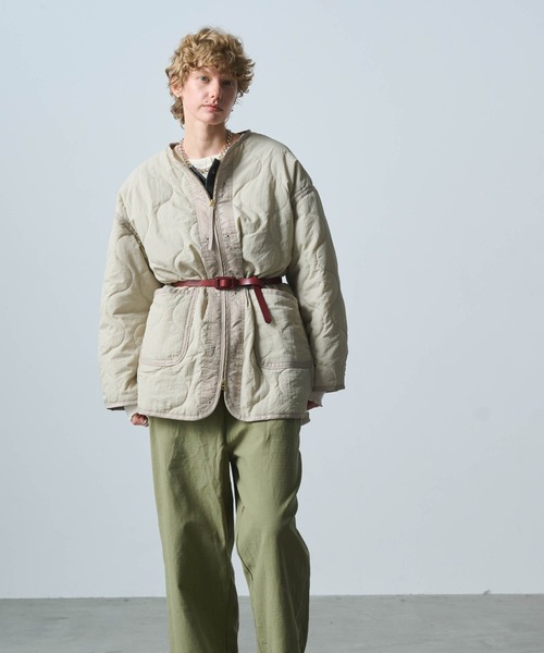 kha:ki（カーキ）の「「KHA:KI / カーキ」MIL QUILT ZIP UP JACKET（ミリタリージャケット・レディース・ブラック/グレイッシュベージュ/オリーブ・1）」の6枚目の写真