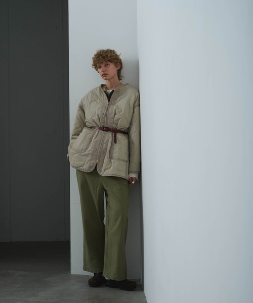 kha:ki（カーキ）の「「KHA:KI / カーキ」MIL QUILT ZIP UP JACKET（ミリタリージャケット・レディース・ブラック/グレイッシュベージュ/オリーブ・1）」の7枚目の写真