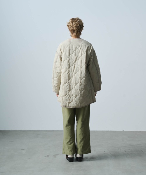 kha:ki（カーキ）の「「KHA:KI / カーキ」MIL QUILT ZIP UP JACKET（ミリタリージャケット・レディース・ブラック/グレイッシュベージュ/オリーブ・1）」の21枚目の写真