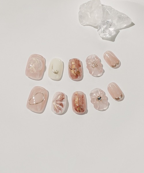 Anail（エーネイル）の「3D水光ネイルクリアピンク3Dフラワーゴールドミラーショートラウンドネイルチップ（ネイルシール/ネイルチップ・レディース・ピンク・SMALL/MEDIUM/LARGE）」の8枚目の写真
