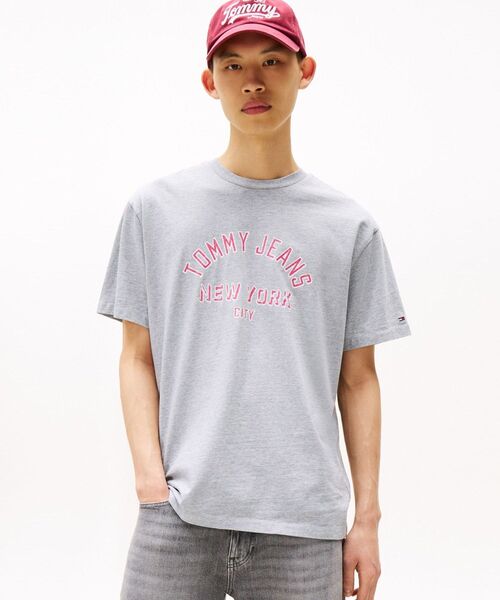 tommy jeans(トミー ジーンズ)の「リラックスオーバーダイバーシティTシャツ(Tシャツ/カットソー・メンズ・グレー/ネイビー・LARGE/MEDIUM/SMALL/X-LARGE/X-SMALL)」の1枚目の写真