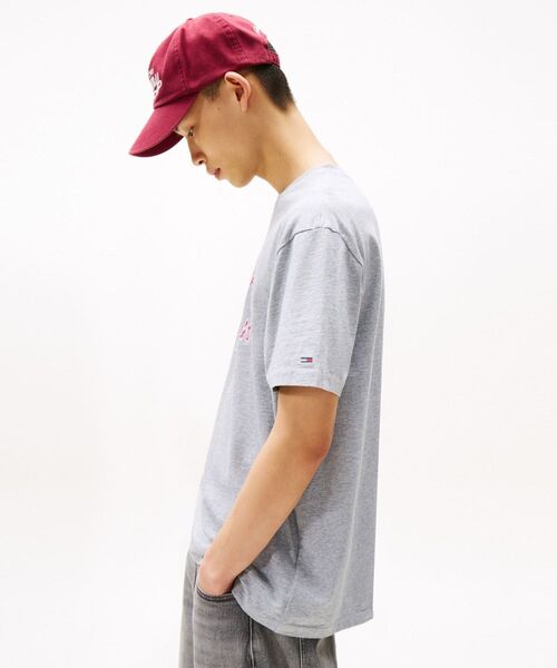 tommy jeans(トミー ジーンズ)の「リラックスオーバーダイバーシティTシャツ(Tシャツ/カットソー・メンズ・グレー/ネイビー・LARGE/MEDIUM/SMALL/X-LARGE/X-SMALL)」の8枚目の写真