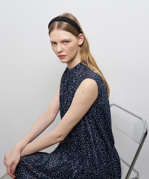 LANVIN en Bleu（ランバンオンブルー）の「サテンツイストカチューシャ（カチューシャ・レディース・ブラック・FREE）」の4枚目の写真