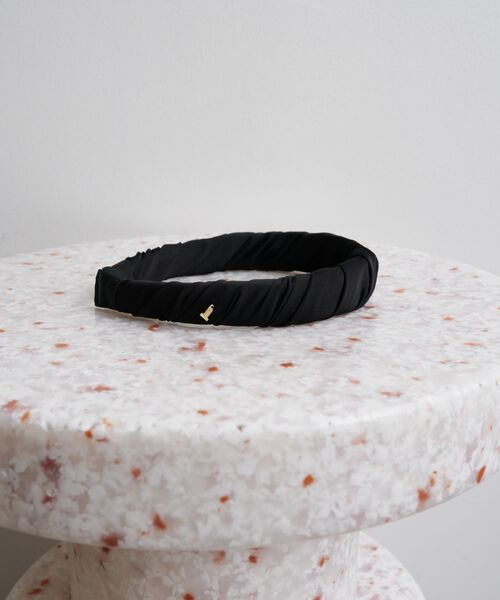 LANVIN en Bleu（ランバンオンブルー）の「サテンツイストカチューシャ（カチューシャ・レディース・ブラック・FREE）」の5枚目の写真