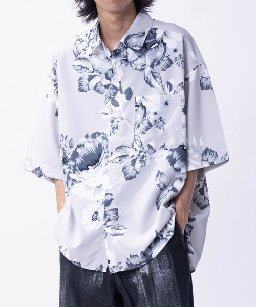 JOHN'S CLOSET(ジョンズクローゼット)の「【14】アソートプリント サイドスリット オーバーサイズ 半袖シャツ(シャツ/ブラウス・メンズ・グレー系2/ホワイト系2/ホワイト系1/グレー系1/ネイビー/グリーン系1/ベージュ系1・LARGE/MEDIUM)」の8枚目の写真