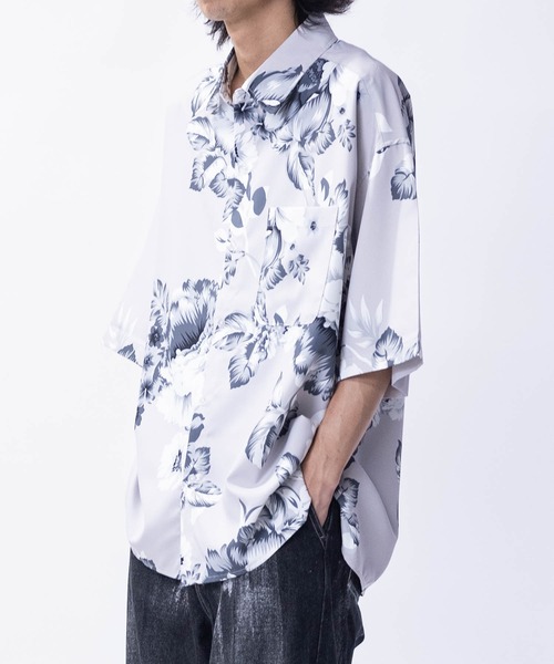 JOHN'S CLOSET(ジョンズクローゼット)の「【14】アソートプリント サイドスリット オーバーサイズ 半袖シャツ(シャツ/ブラウス・メンズ・グレー系2/ホワイト系2/ホワイト系1/グレー系1/ネイビー/グリーン系1/ベージュ系1・LARGE/MEDIUM)」の9枚目の写真