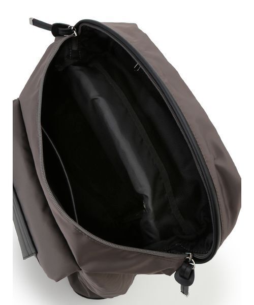 emmi(エミ)の「eco撥水ベーシックバックパック(バックパック/リュック・レディース・チャコールグレー/ブラック・F)」の8枚目の写真