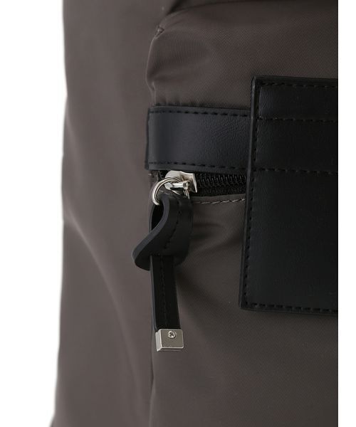 emmi(エミ)の「eco撥水ベーシックバックパック(バックパック/リュック・レディース・チャコールグレー/ブラック・F)」の12枚目の写真