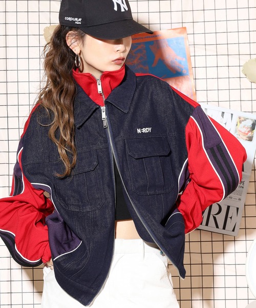 NERDY（ノルディ）の「デニムミックストラックトップ（ジャージ・レディース・ベージュ/レッド/カーキ・M/L/S）」の3枚目の写真