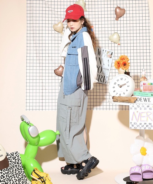 NERDY（ノルディ）の「デニムミックストラックトップ（ジャージ・レディース・ベージュ/レッド/カーキ・M/L/S）」の8枚目の写真