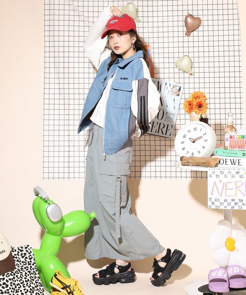 NERDY（ノルディ）の「デニムミックストラックトップ（ジャージ・レディース・ベージュ/レッド/カーキ・M/L/S）」の9枚目の写真