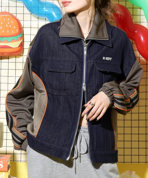 NERDY（ノルディ）の「デニムミックストラックトップ（ジャージ・レディース・ベージュ/レッド/カーキ・M/L/S）」の18枚目の写真