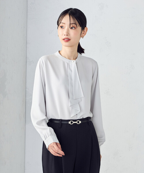 COMME CA ISM（コムサイズム）の「ボウタイ風ブラウス（シャツ/ブラウス・レディース・ネイビー/ホワイト/グレー・LARGE/MEDIUM）」の3枚目の写真