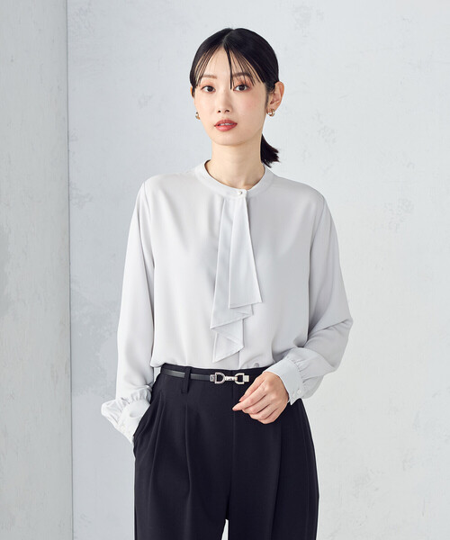 COMME CA ISM（コムサイズム）の「ボウタイ風ブラウス（シャツ/ブラウス・レディース・ネイビー/ホワイト/グレー・LARGE/MEDIUM）」の11枚目の写真