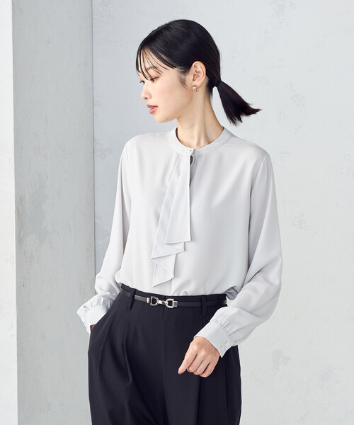 COMME CA ISM（コムサイズム）の「ボウタイ風ブラウス（シャツ/ブラウス・レディース・ネイビー/ホワイト/グレー・LARGE/MEDIUM）」の12枚目の写真