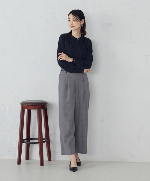 COMME CA ISM（コムサイズム）の「ボウタイ風ブラウス（シャツ/ブラウス・レディース・ネイビー/ホワイト/グレー・LARGE/MEDIUM）」の14枚目の写真