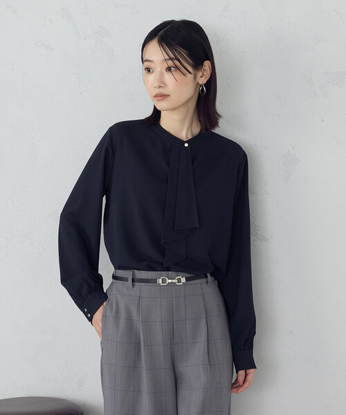 COMME CA ISM（コムサイズム）の「ボウタイ風ブラウス（シャツ/ブラウス・レディース・ネイビー/ホワイト/グレー・LARGE/MEDIUM）」の17枚目の写真