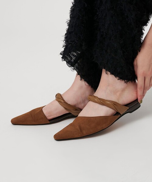 BEAUTY&YOUTH UNITED ARROWS(ビューティーアンドユースユナイテッドアローズ)の「スエードライク ツイスト ストラップ ミュール(サンダル・レディース・ブラック/ブラウン系・37/38/36)」の8枚目の写真