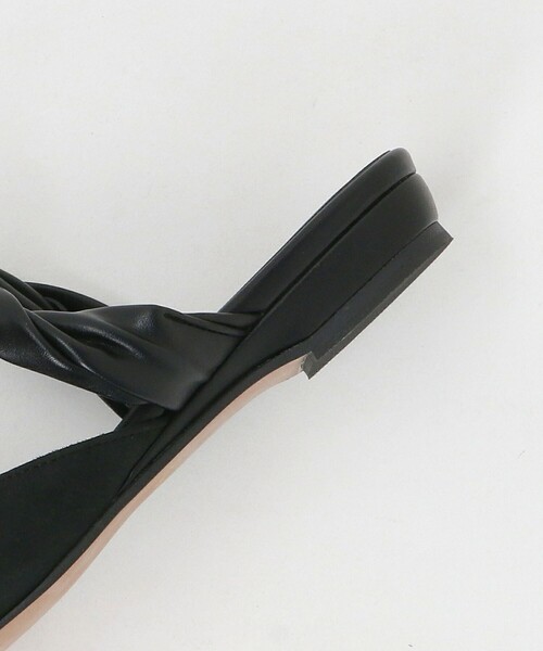 BEAUTY&YOUTH UNITED ARROWS(ビューティーアンドユースユナイテッドアローズ)の「スエードライク ツイスト ストラップ ミュール(サンダル・レディース・ブラック/ブラウン系・37/38/36)」の22枚目の写真