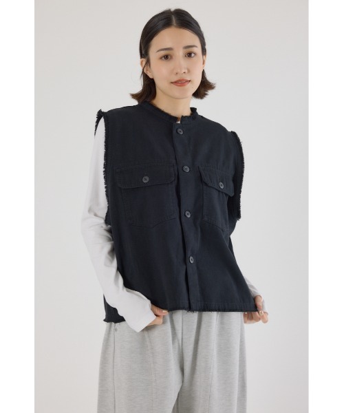 RODEO CROWNS WIDE BOWL（ロデオクラウンズワイドボウル）の「バックフリルベスト（ベスト・レディース・ブルー/ブラック/カーキ・FREE）」の4枚目の写真