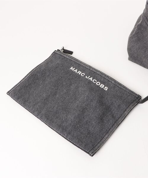 MARC JACOBS（マークジェイコブス）の「THE PATCHWORK DENIM SACK BAG/ザ パッチワーク デニム サック バッグ（ショルダーバッグ・レディース・ブルー系その他/ブラック系その他3・ONE SIZE）」の11枚目の写真