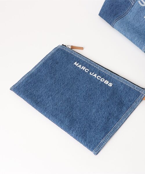 MARC JACOBS（マークジェイコブス）の「THE PATCHWORK DENIM SACK BAG/ザ パッチワーク デニム サック バッグ（ショルダーバッグ・レディース・ブルー系その他/ブラック系その他3・ONE SIZE）」の5枚目の写真