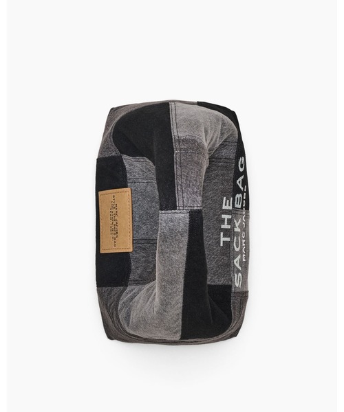MARC JACOBS（マークジェイコブス）の「THE PATCHWORK DENIM SACK BAG/ザ パッチワーク デニム サック バッグ（ショルダーバッグ・レディース・ブルー系その他/ブラック系その他3・ONE SIZE）」の13枚目の写真